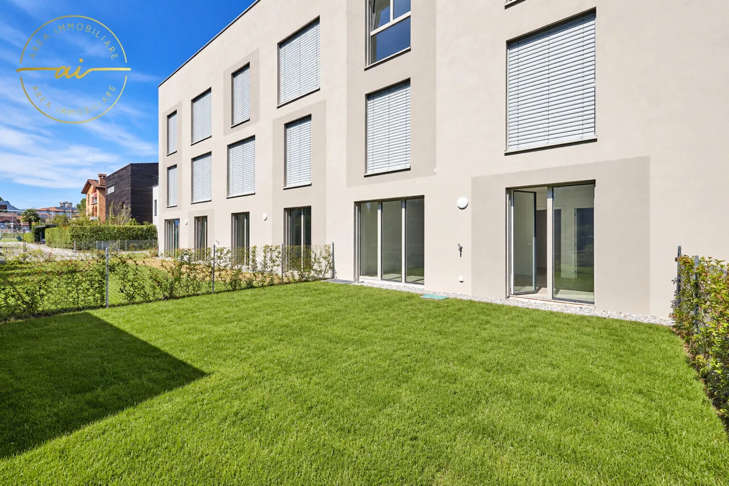 ELEGANTE 2.5 ZIMMER NEUBAU MIT GARTEN - Foto 3 von 12