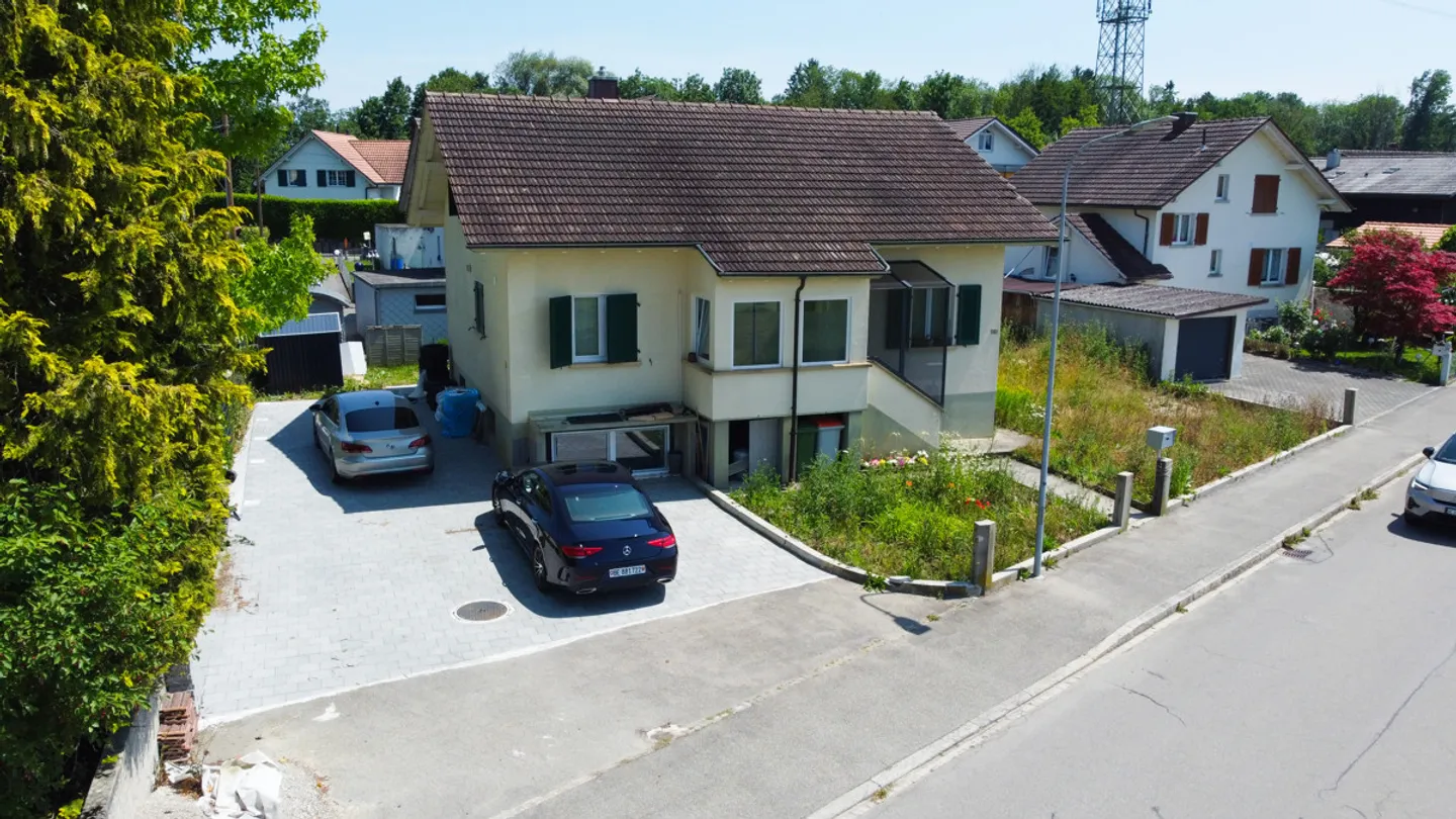 Freistehendes Einfamilienhaus mit Charme in Studen BE – frisch renoviert & familienfreundlich - Foto 1 von 19