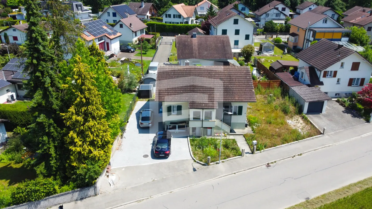 Freistehendes Einfamilienhaus mit Charme in Studen BE – frisch renoviert & familienfreundlich - Foto 3 von 19