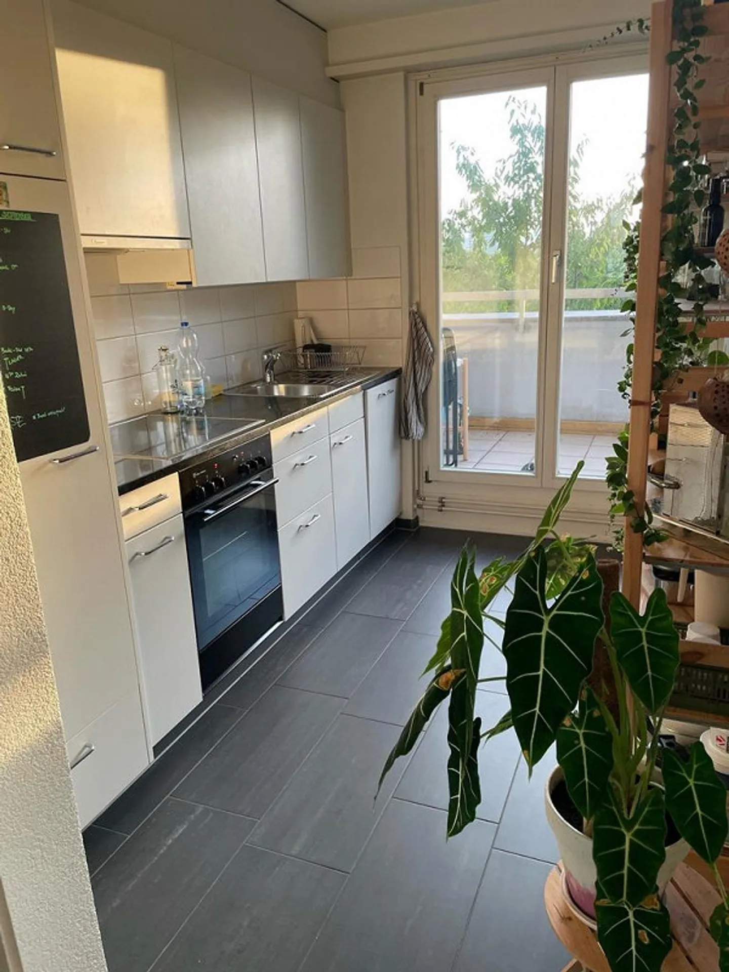 Appartement lumineux et spacieux de 3 pièces dans le quartier de St. Johann - Photo 2 sur 9