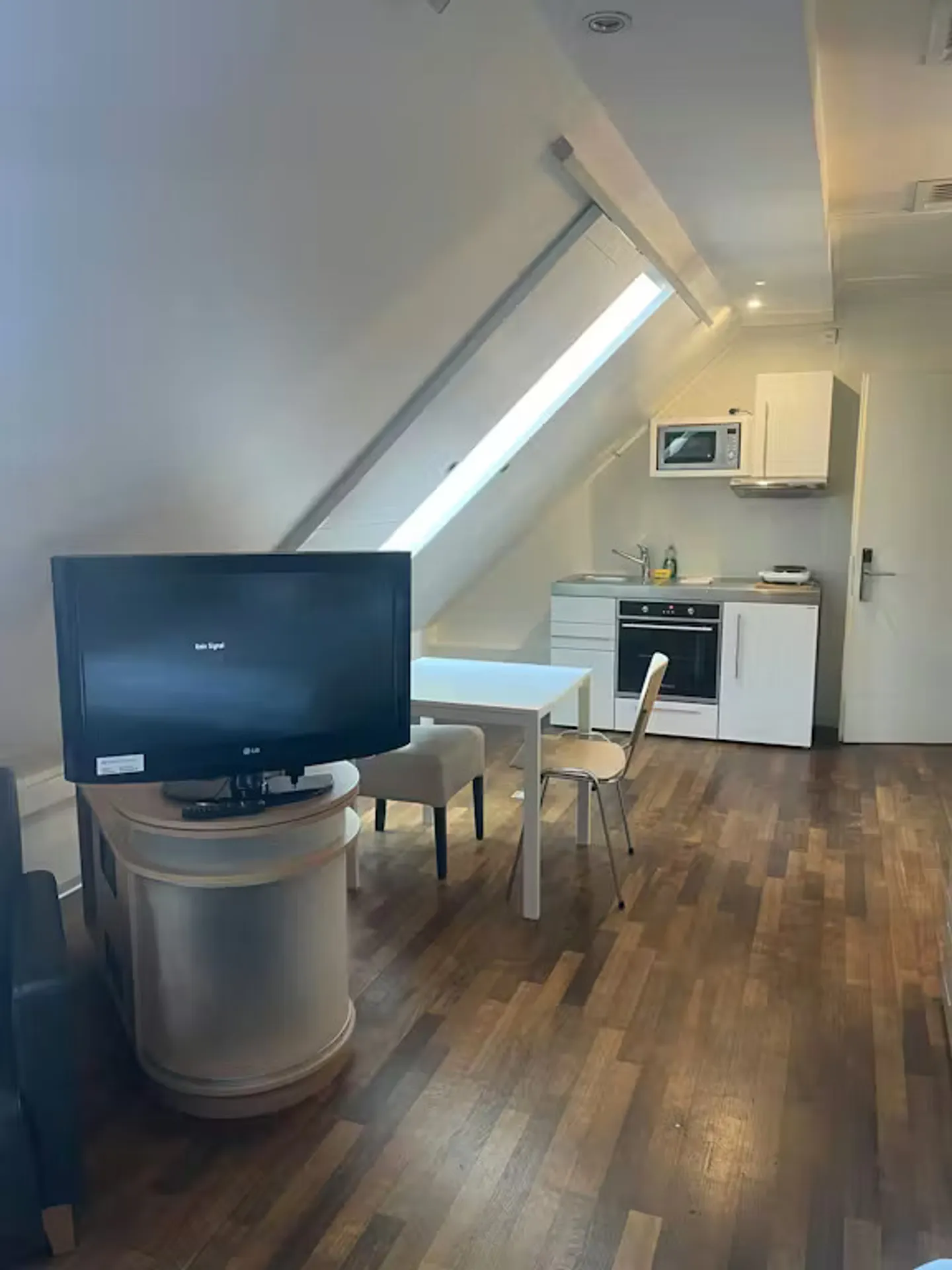 Charming Zurich Apartment - Photo 2 of 8