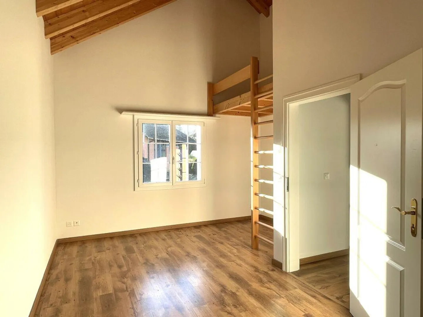 Appartement en attique spacieux de 5,5 pièces avec vue imprenable - Photo 8 sur 12