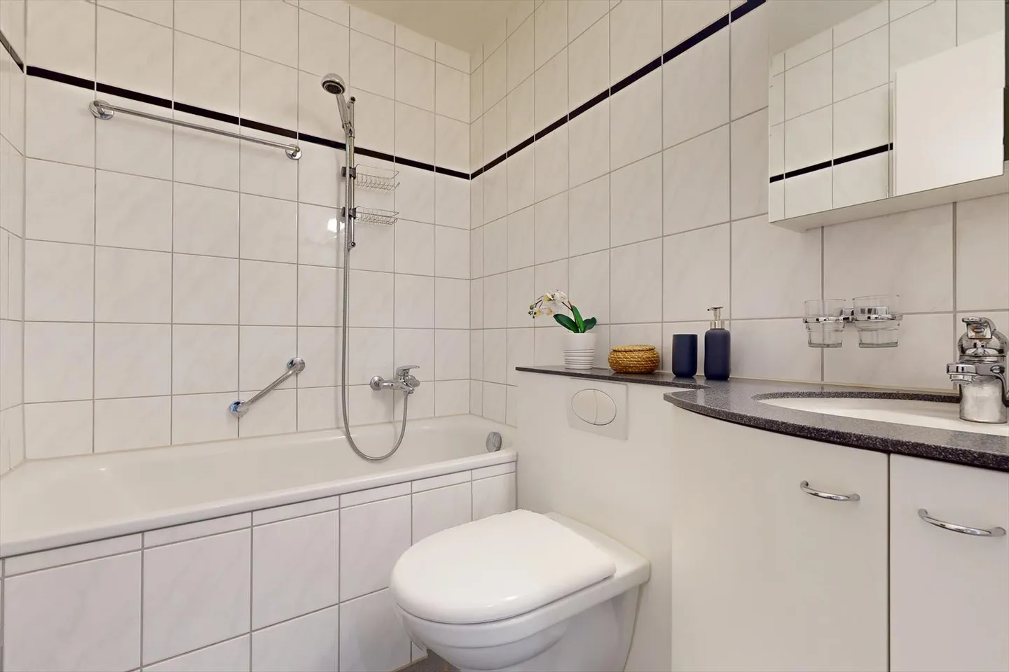 Stylish, Bright and Ready to Move In - Photo 7 of 9