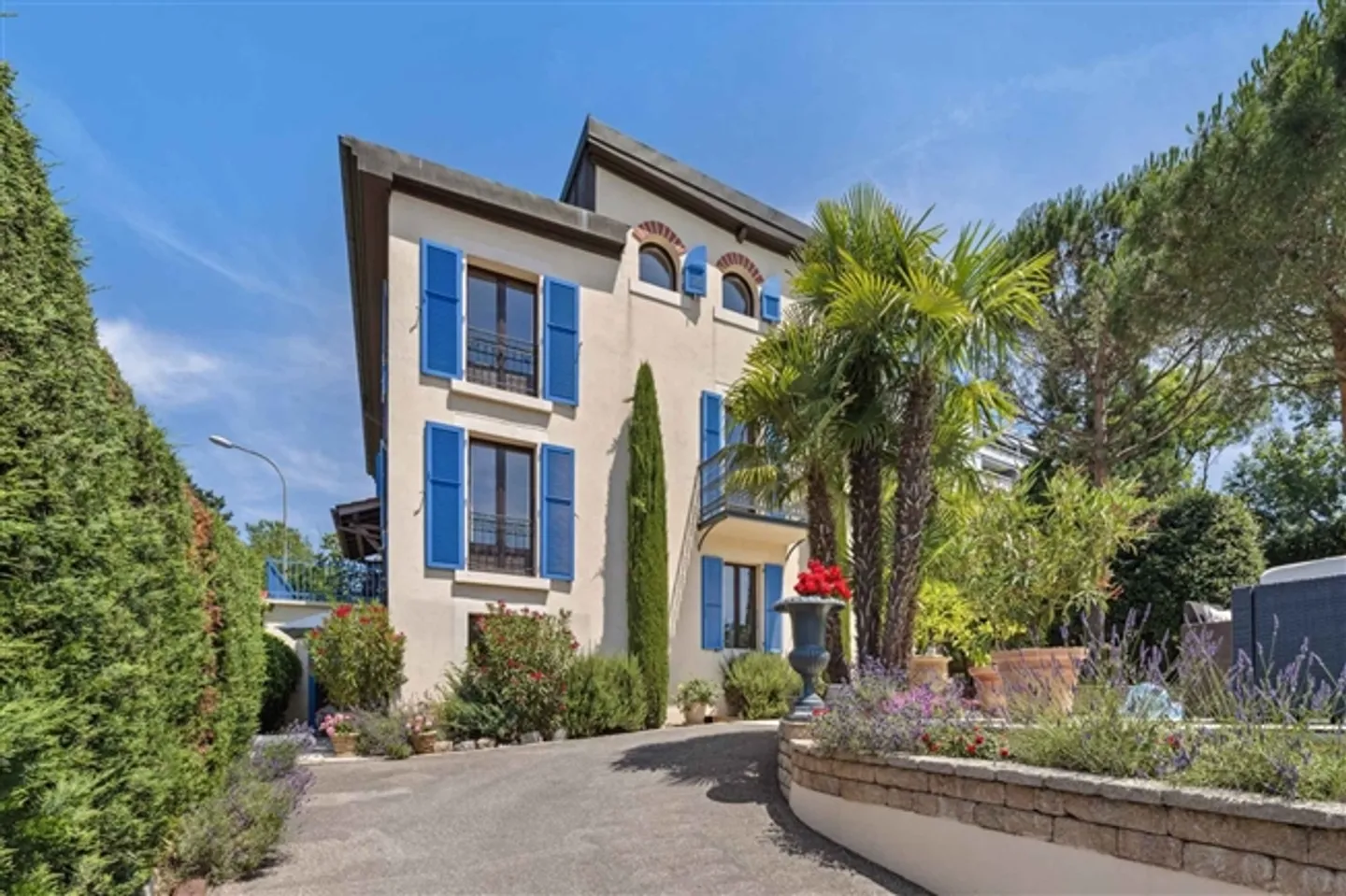 House with Garden and Pool - Photo 1 of 13