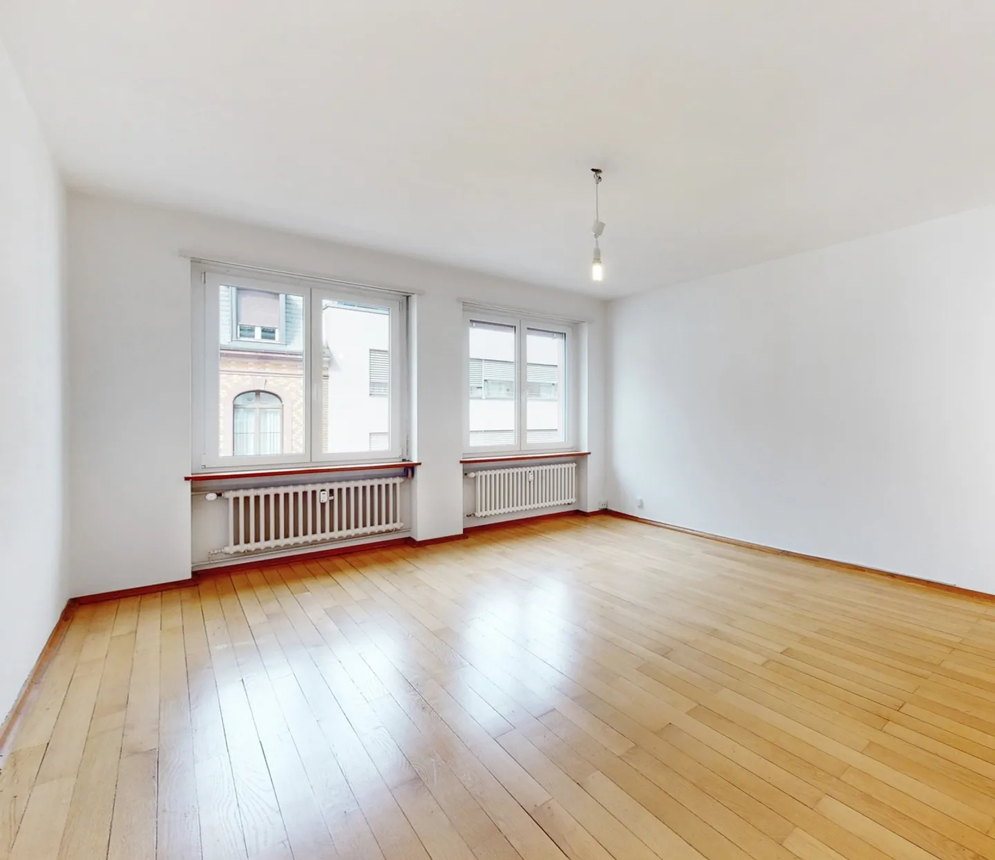 Charming Apartment with Balcony - Photo 5 of 6