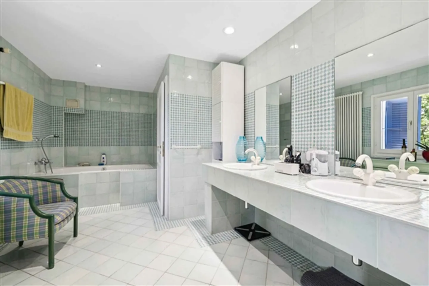 House with Garden and Pool - Photo 7 of 13