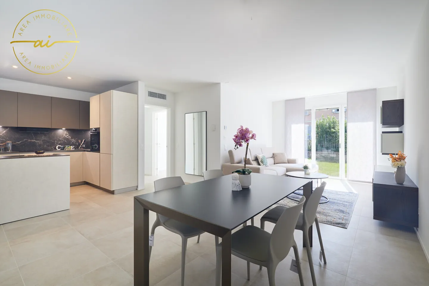 GERÄUMIGE 4.5 ZIMMER MIT GARTEN IN ELEGANTER WOHNANLAGE - Foto 1 von 13