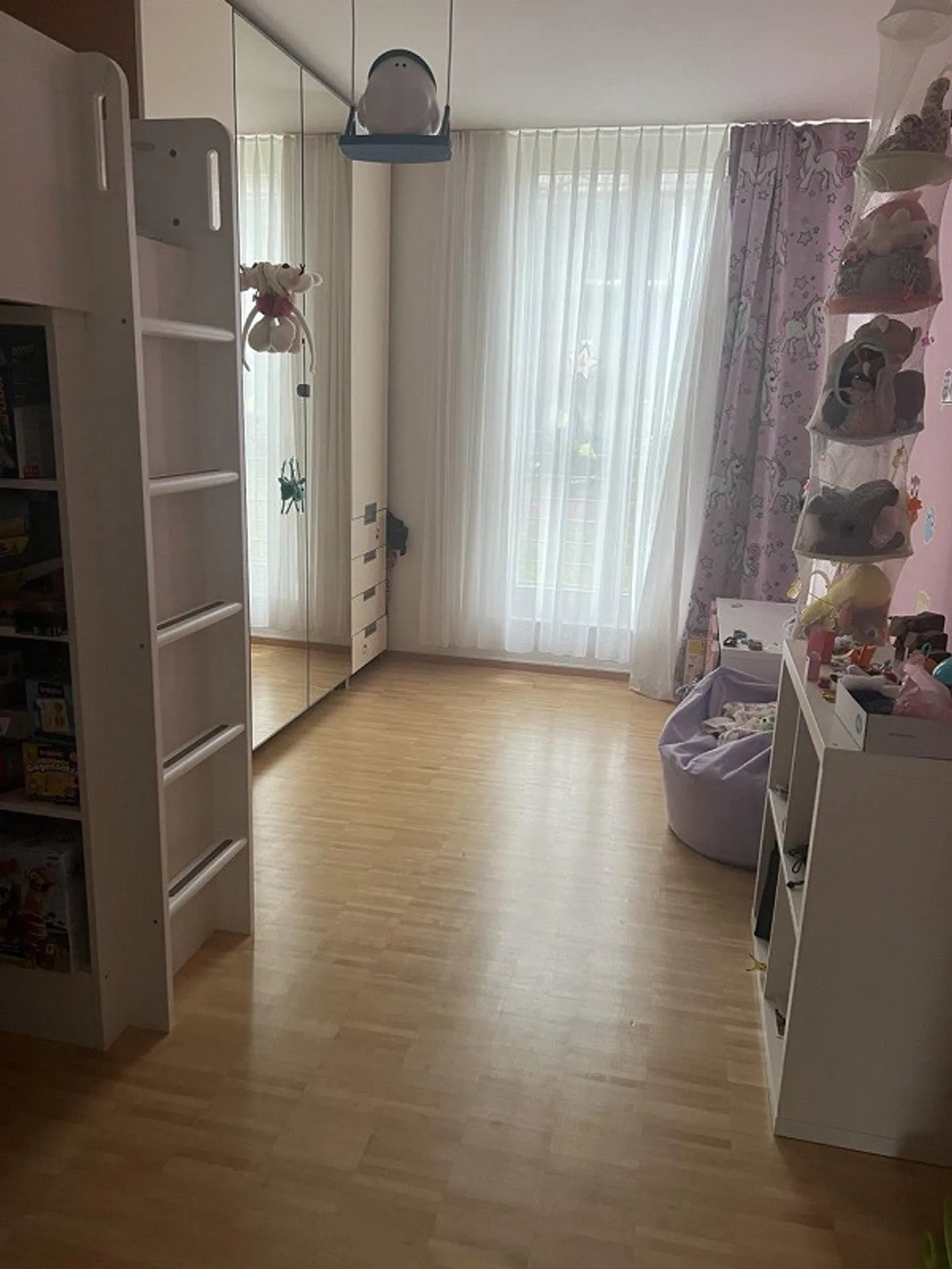 Ampio appartamento di 6,5 locali con balcone a Therwil - Foto 1 di 10