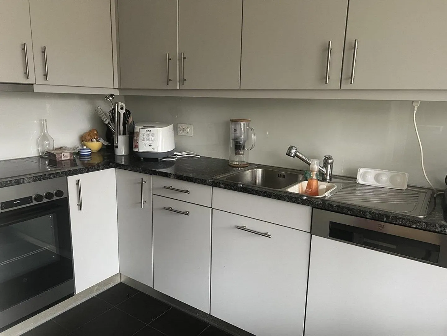 Ampio appartamento di 6,5 locali con balcone a Therwil - Foto 4 di 10