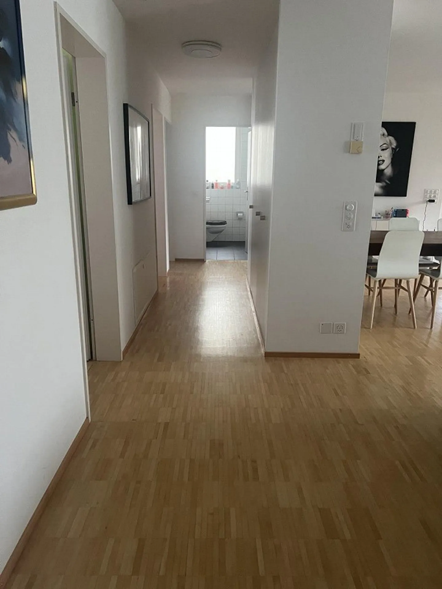 Ampio appartamento di 6,5 locali con balcone a Therwil - Foto 5 di 10