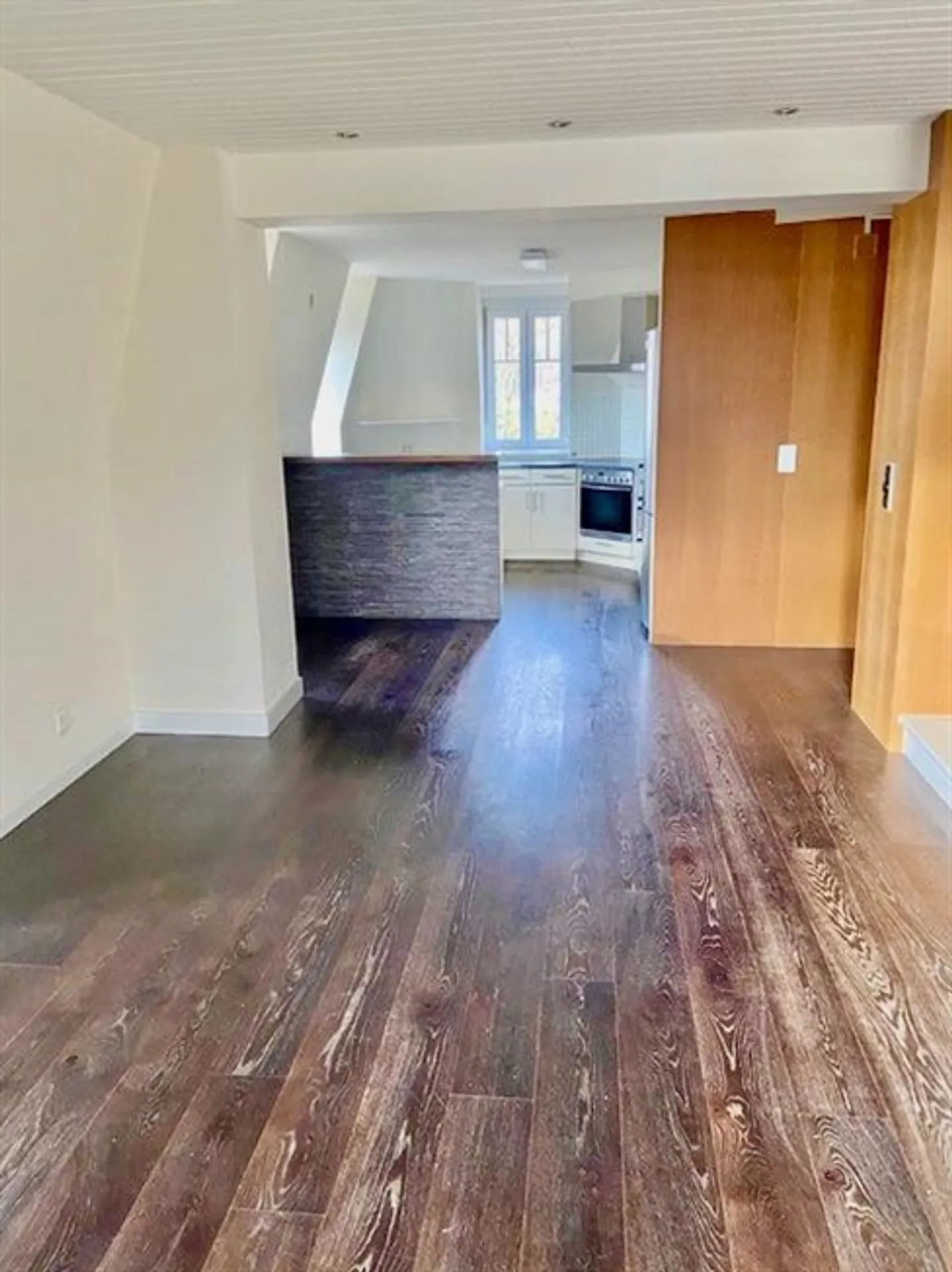 Charming Maisonette in a Classic Building - Photo 3 of 8