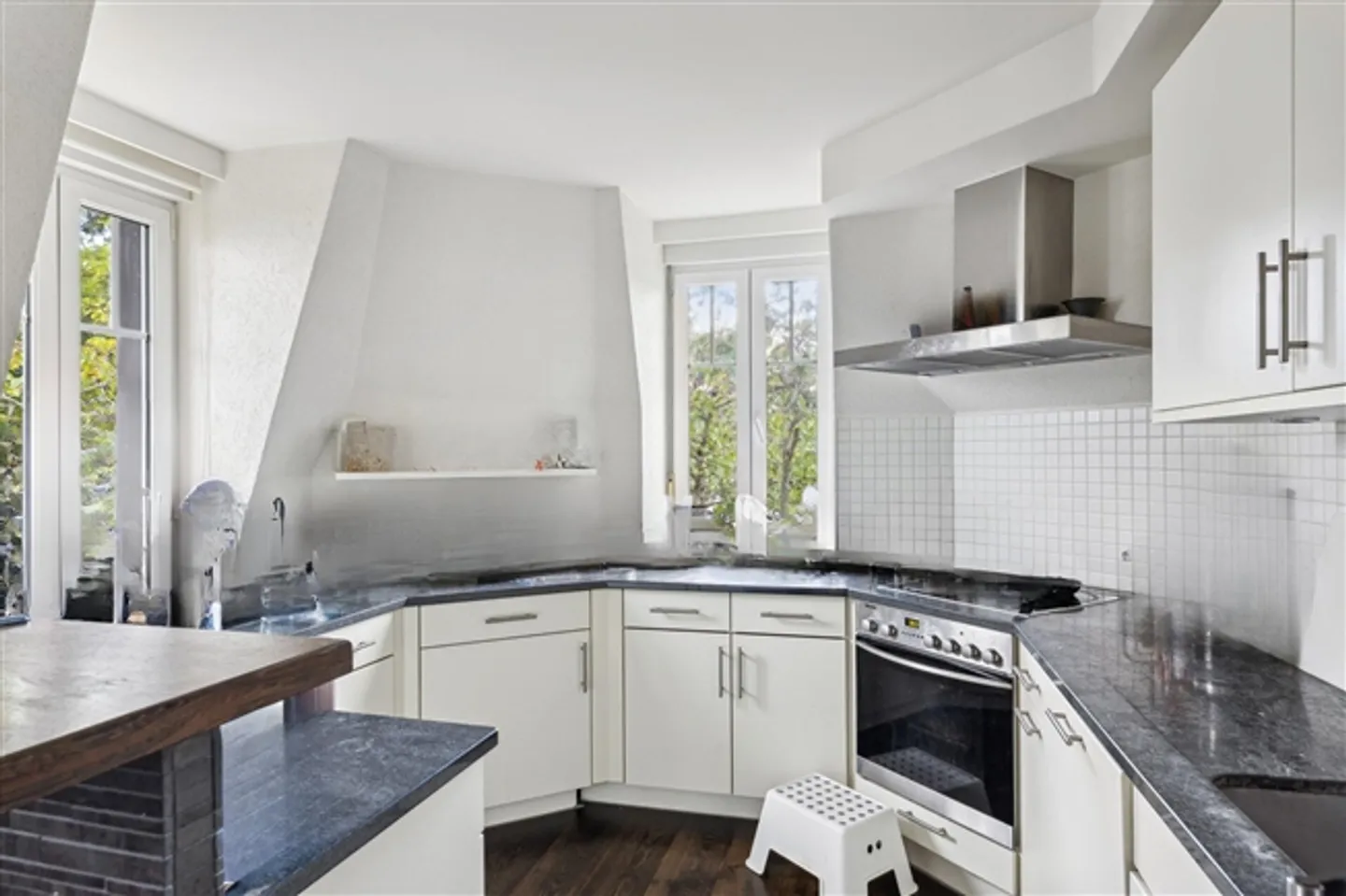 Charming Maisonette in a Classic Building - Photo 4 of 8