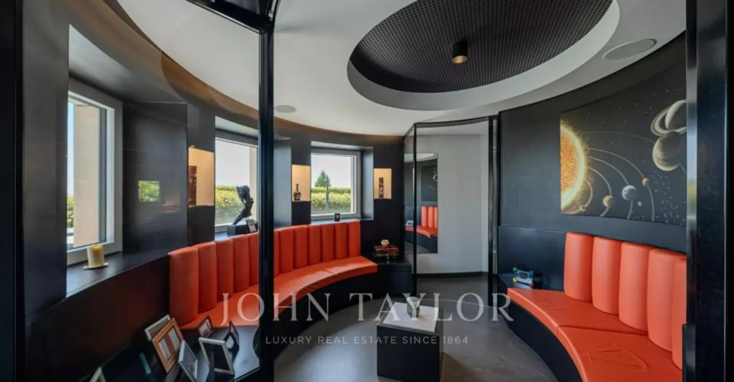 Exceptional property with stunning views of the lake and Mont-Blanc - Photo 2 of 12