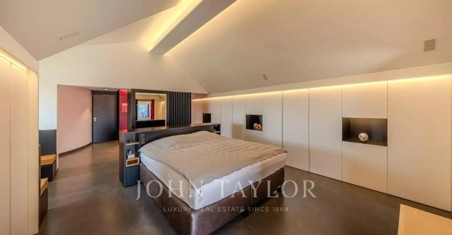 Exceptional property with stunning views of the lake and Mont-Blanc - Photo 3 of 12
