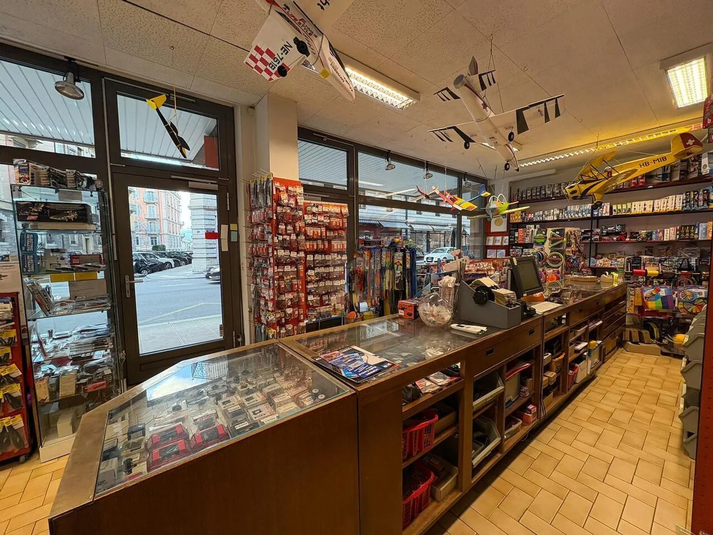 ARCADE NEL CENTRO DI EAUX-VIVES - Foto 3 di 5