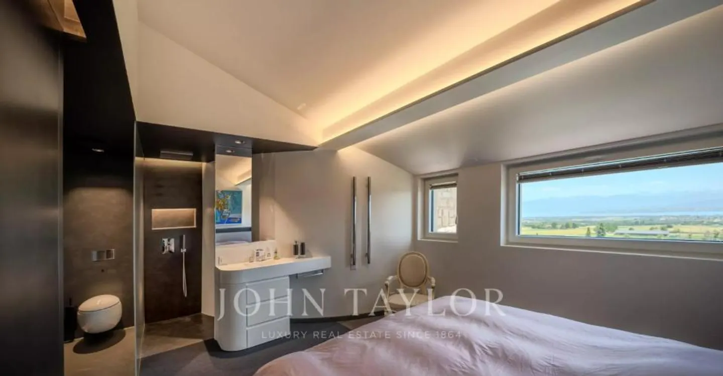 Exceptional property with stunning views of the lake and Mont-Blanc - Photo 6 of 12