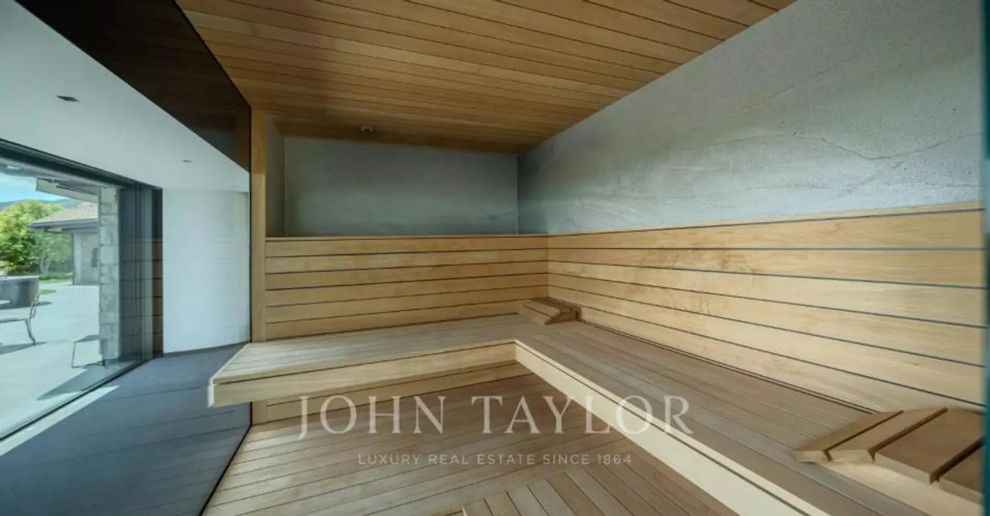 Exceptional property with stunning views of the lake and Mont-Blanc - Photo 7 of 12