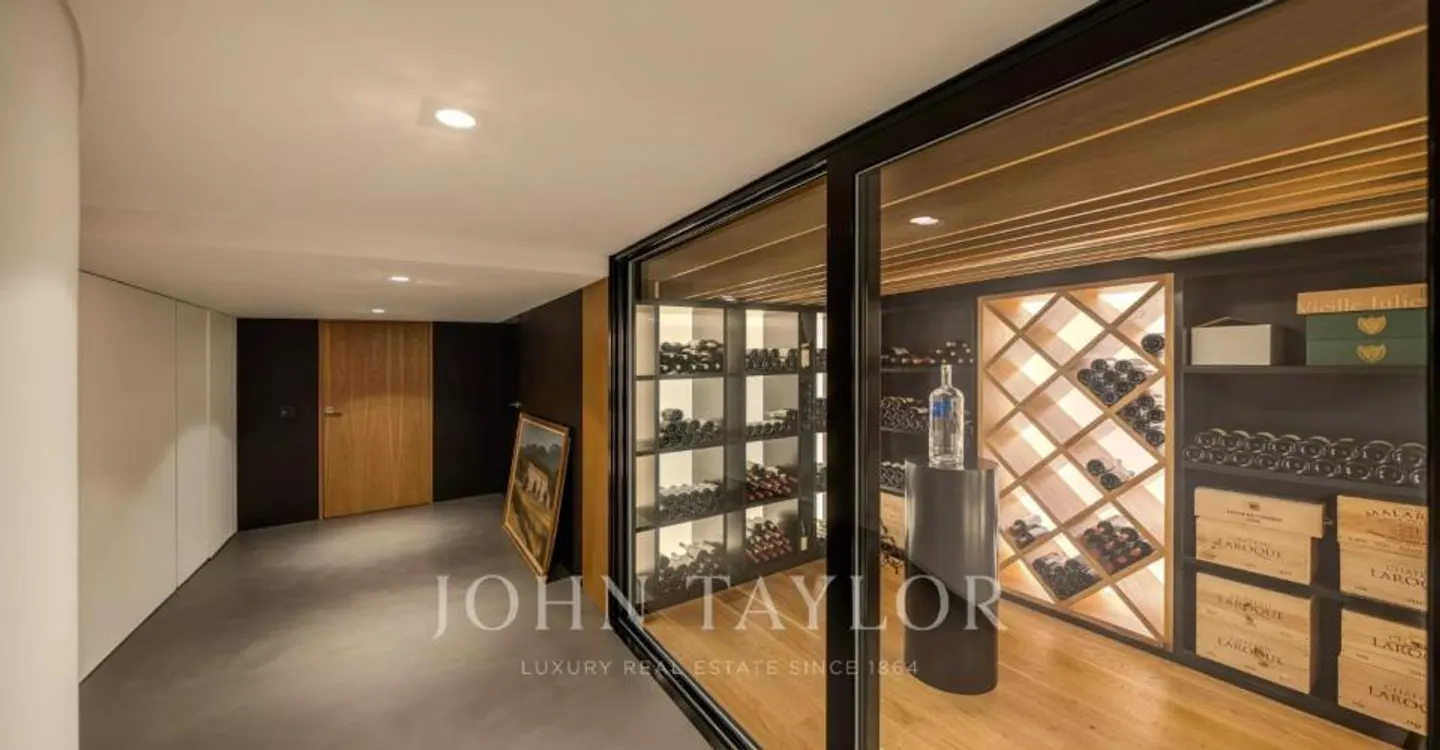 Exceptional property with stunning views of the lake and Mont-Blanc - Photo 9 of 12