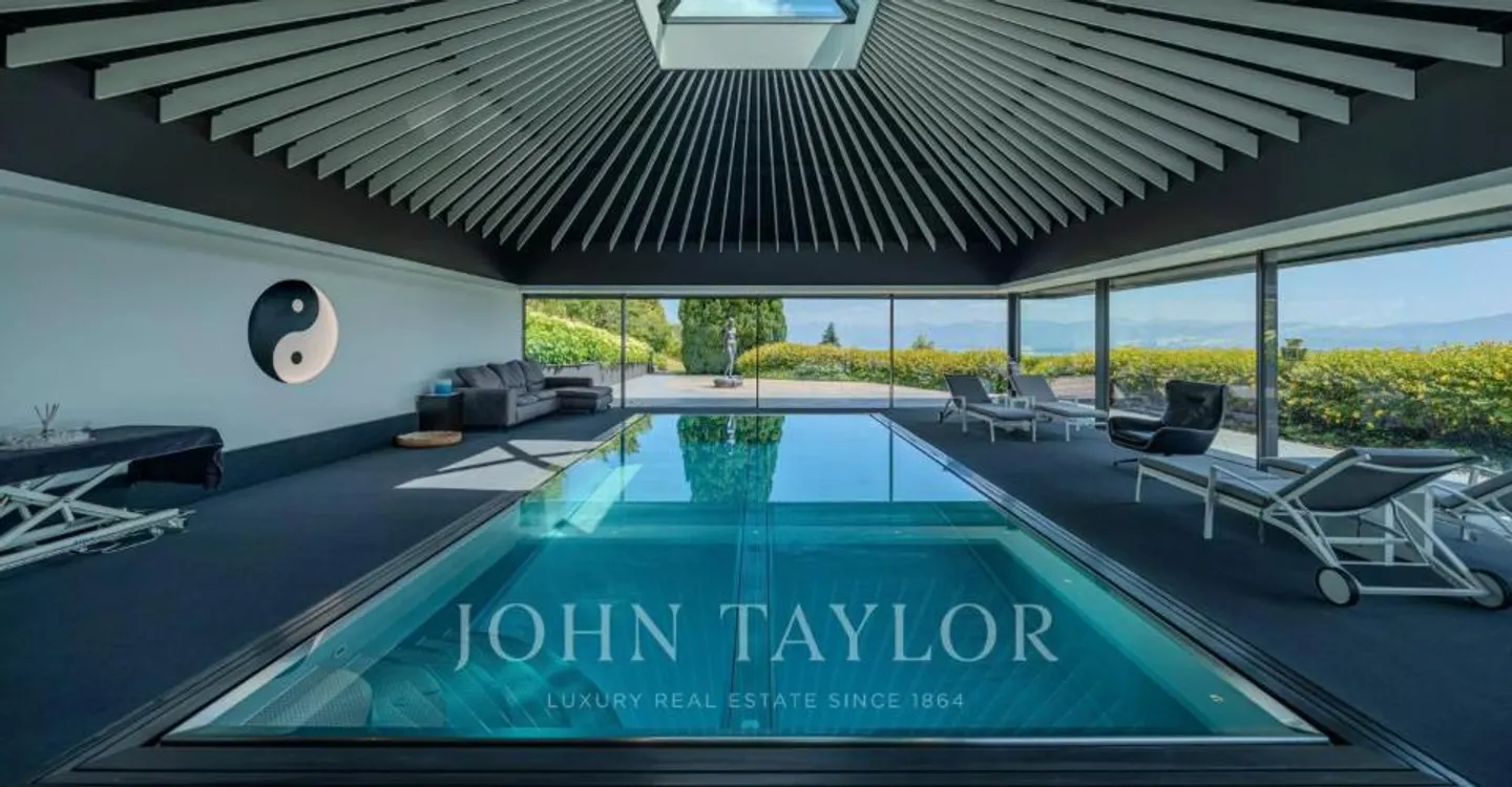 Exceptional property with stunning views of the lake and Mont-Blanc - Photo 10 of 12