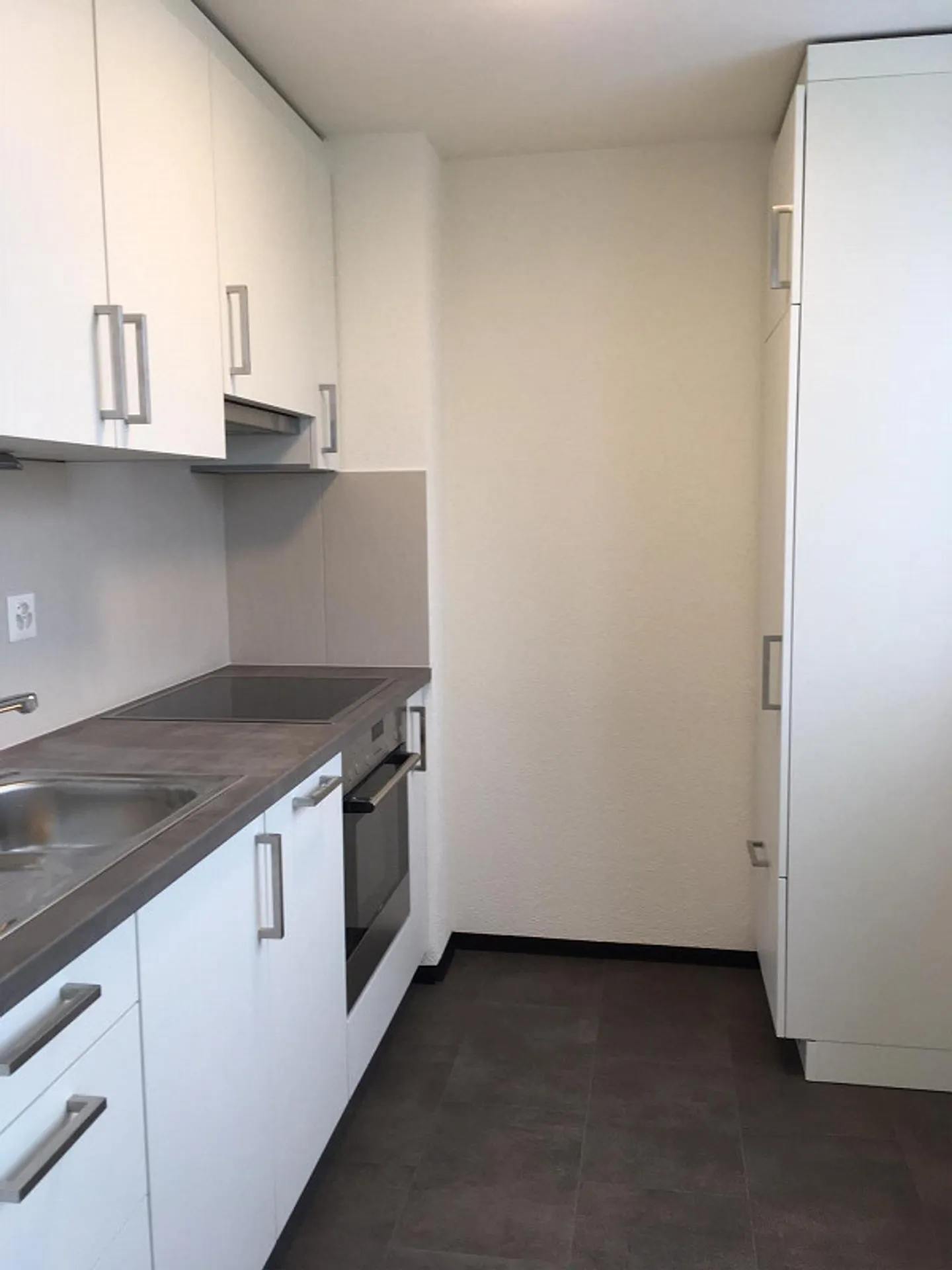 Appartement lumineux de 2,5 pièces avec balcon - Photo 6 sur 13