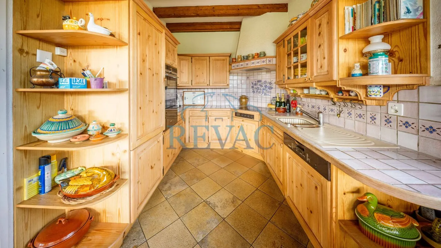 Casa 8 stanze - Foto 2 di 4
