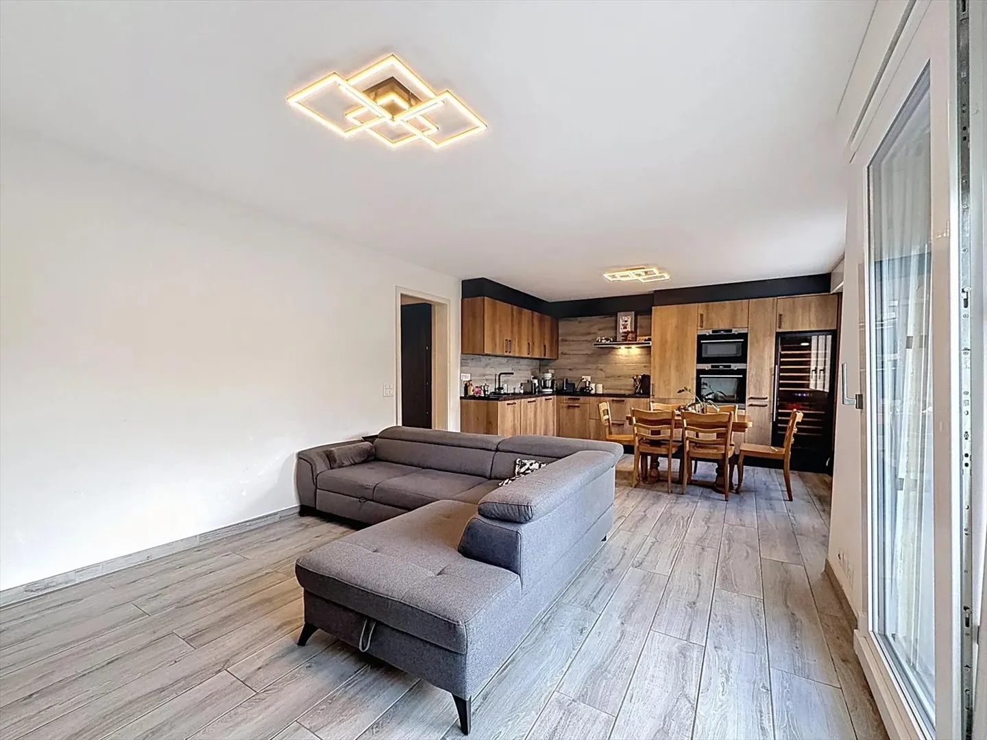 Spacious 4.5 room fully renovated apartment without vis-à-vis - Photo 2 of 7