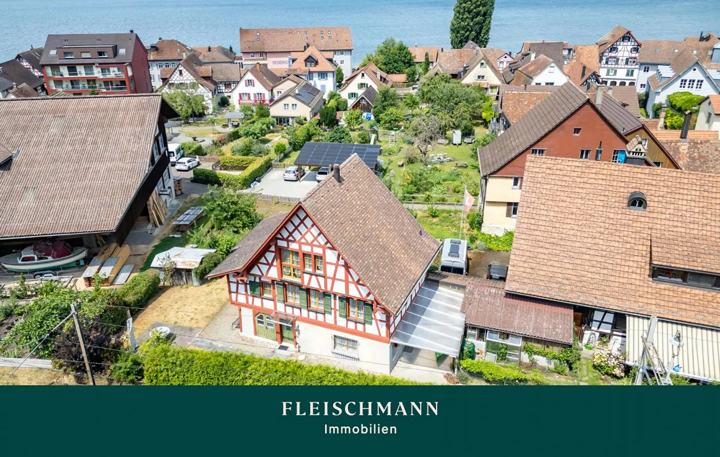 Casa in legno caratteristica con vista sul lago - Foto 1 di 20