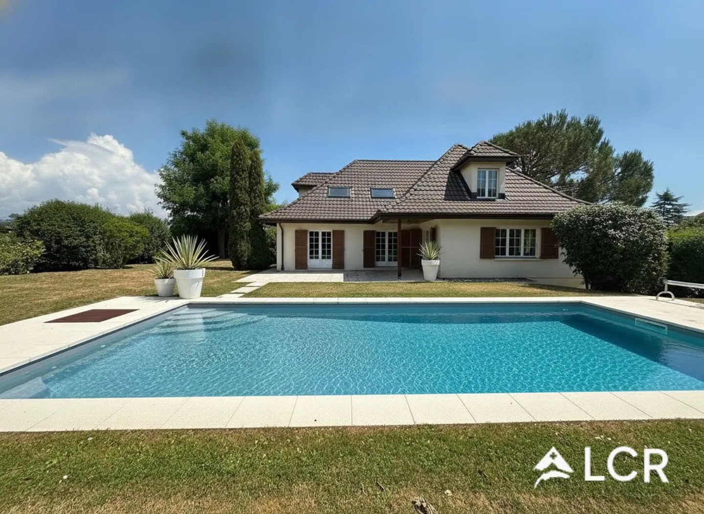 Beautiful 6.5-Room Family Villa - Photo 1 of 10