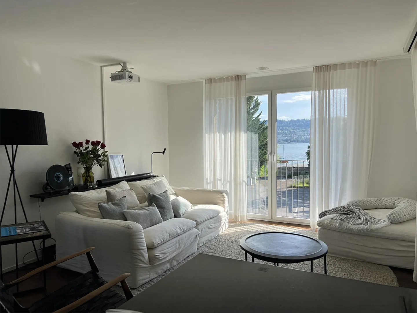 Luxuriöse Wohnung mit Seesicht - Foto 1 von 11