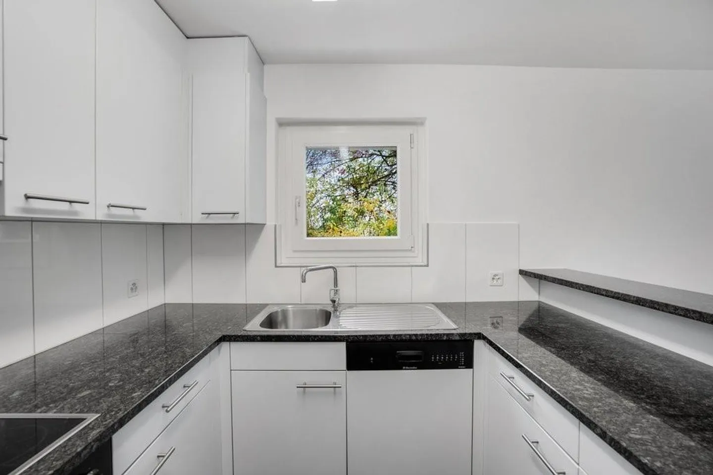 Quiet residential area in the green - Photo 3 of 9