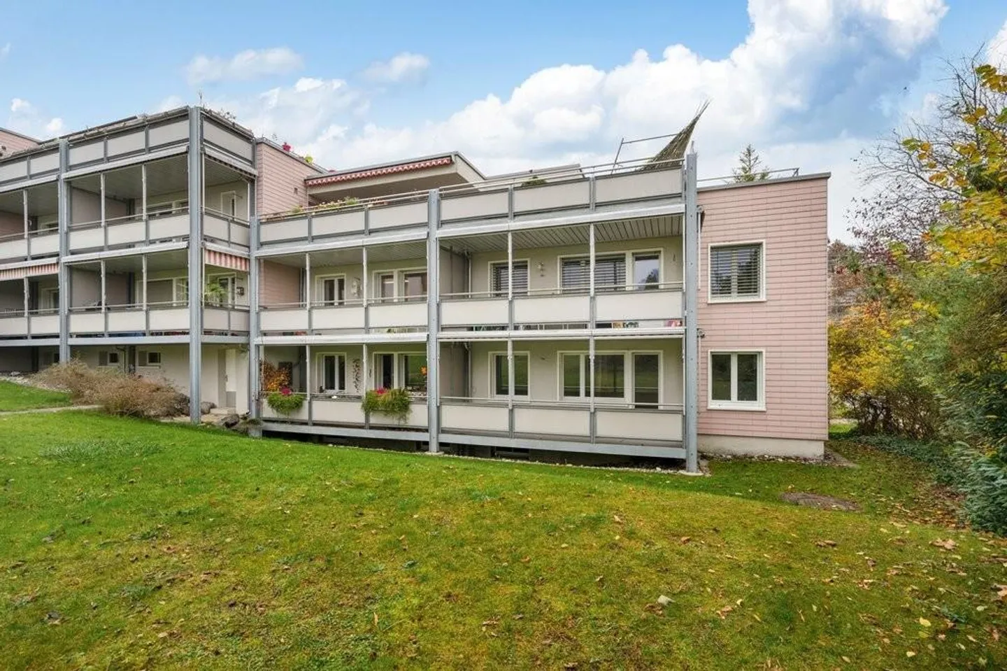 Quiet residential area in the green - Photo 1 of 9