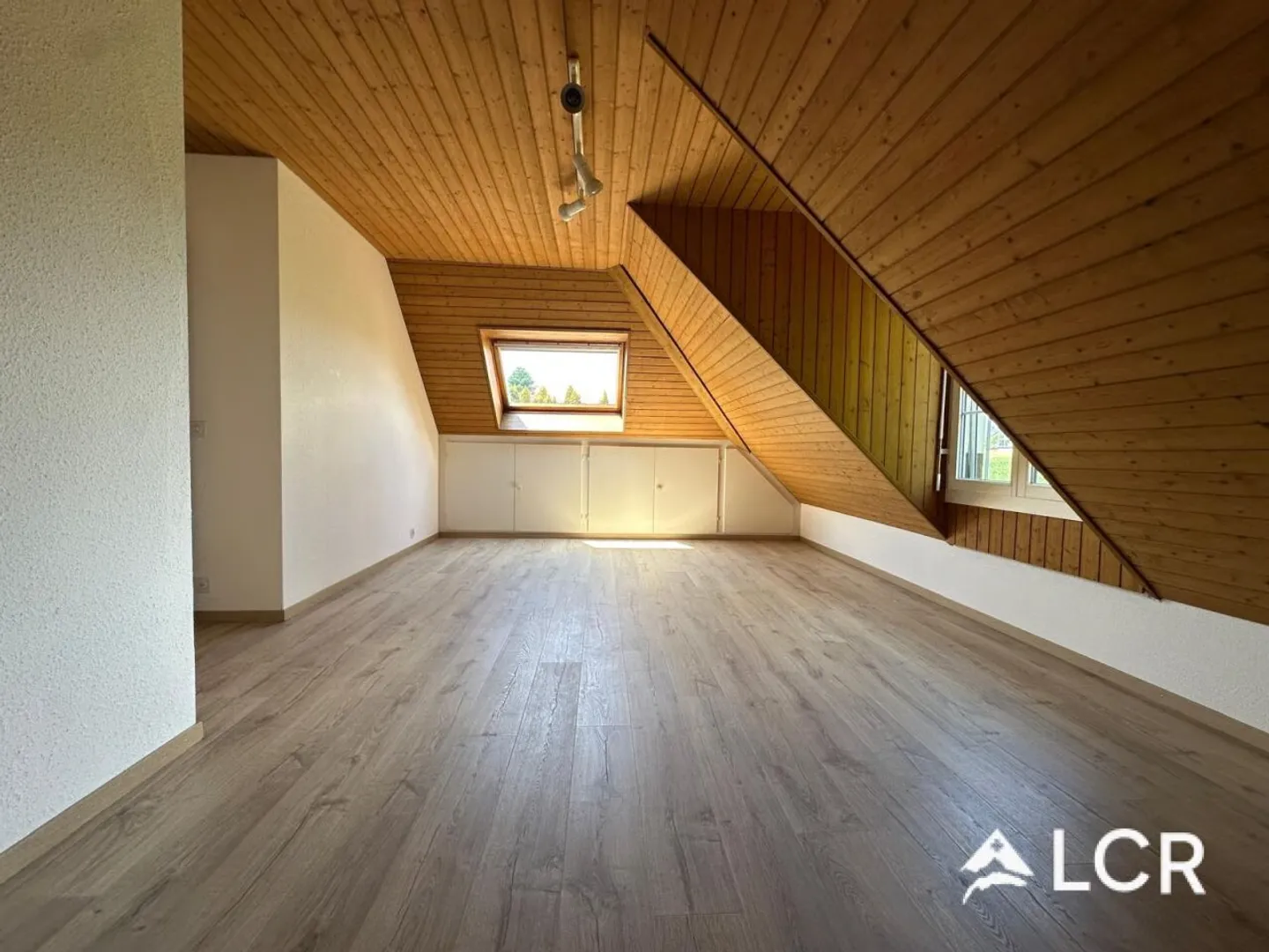 Beautiful 6.5-Room Family Villa - Photo 9 of 10