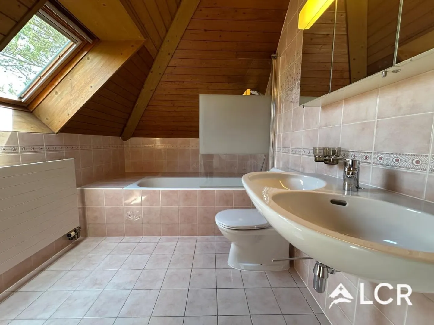 Beautiful 6.5-Room Family Villa - Photo 10 of 10