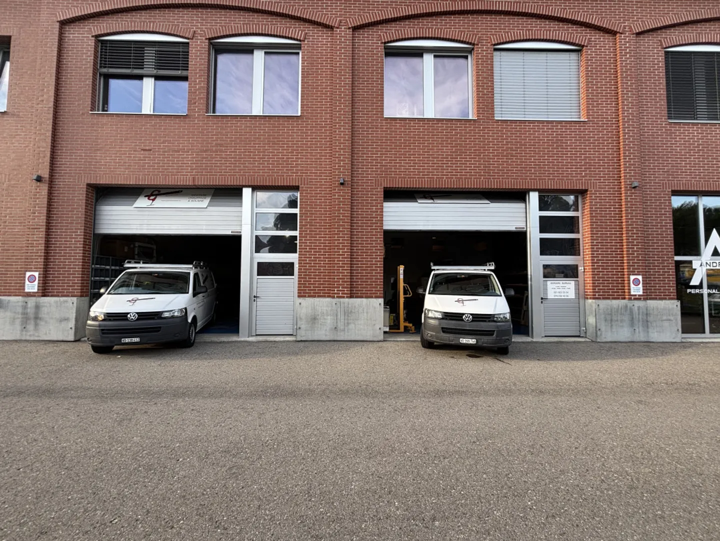 OPPORTUNITY FOR TAKEOVER - SANITARY, HEATING & SOLAR COMPANY IN PUIDOUX - Photo 1 of 12