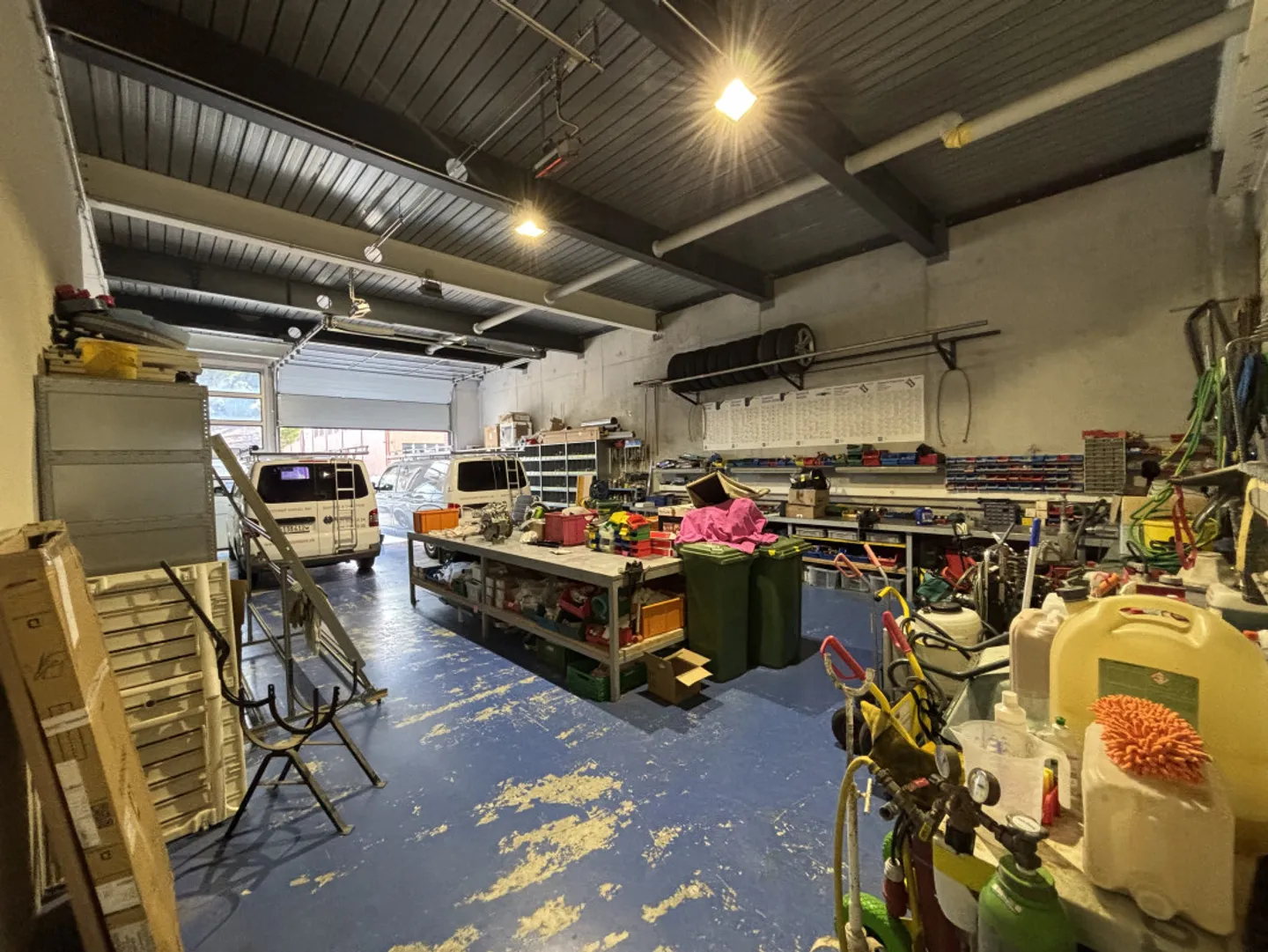 OPPORTUNITY FOR TAKEOVER - SANITARY, HEATING & SOLAR COMPANY IN PUIDOUX - Photo 2 of 12