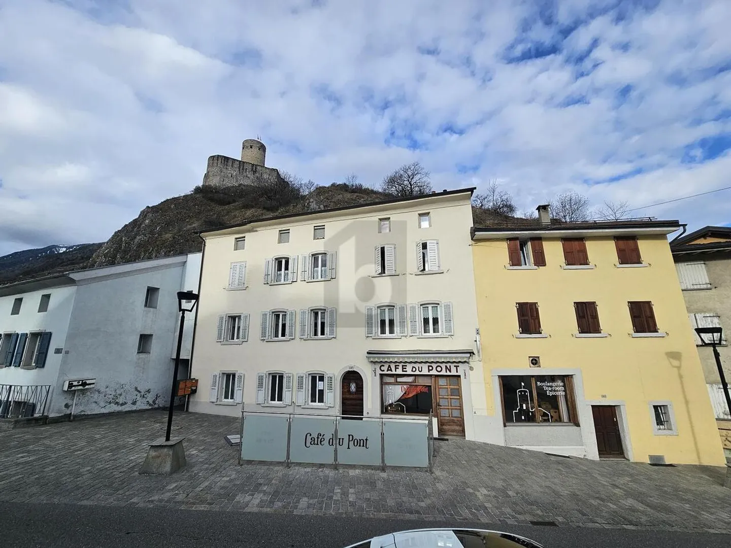 UNE OPPORTUNITÉ UNIQUE DANS UN CADRE CHALEUREUX - Photo 1 sur 6