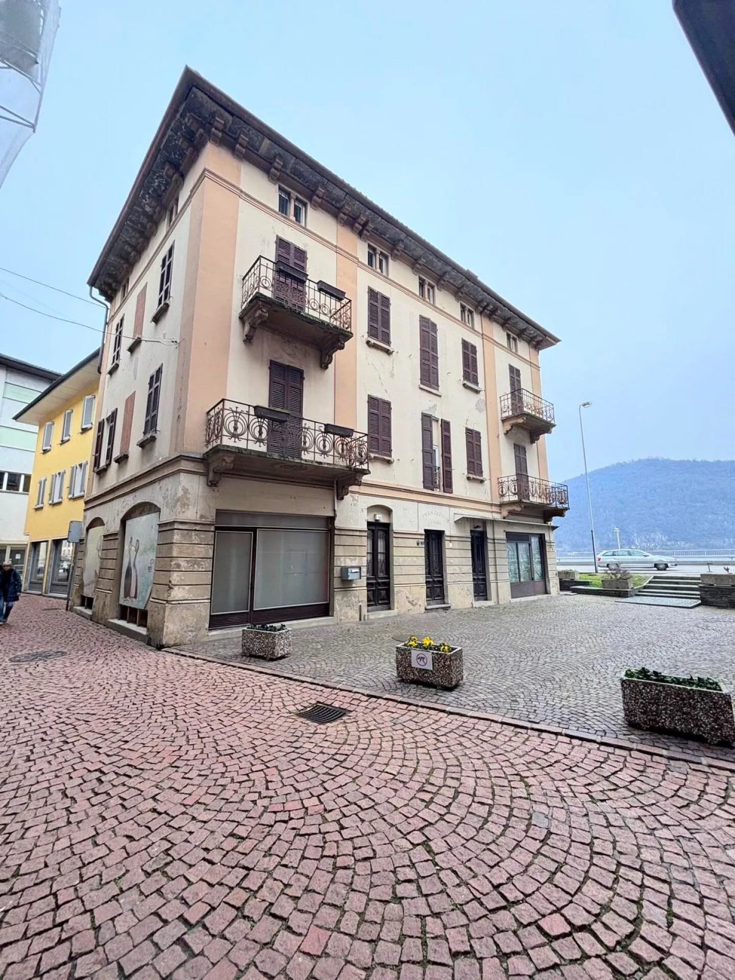 Edificio storico per investimento - Foto 4 di 8