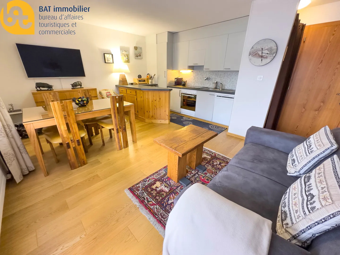 Charming 2-Room Apartment - Photo 1 of 8