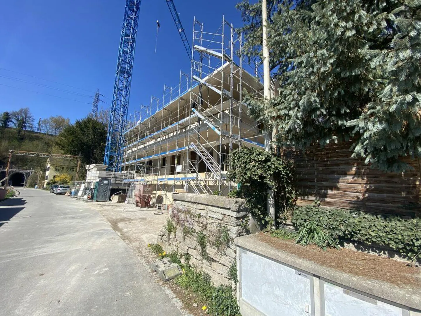 4 1/2-room apartment on the upper floor with large balcony - Photo 3 of 4