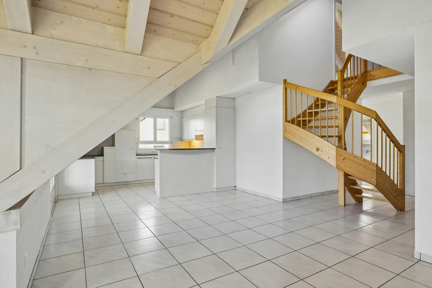 Wohnen mit Weitblick - grosszügige 5.5-Zimmer-Maisonettewohnung mit... - Foto 6 di 13