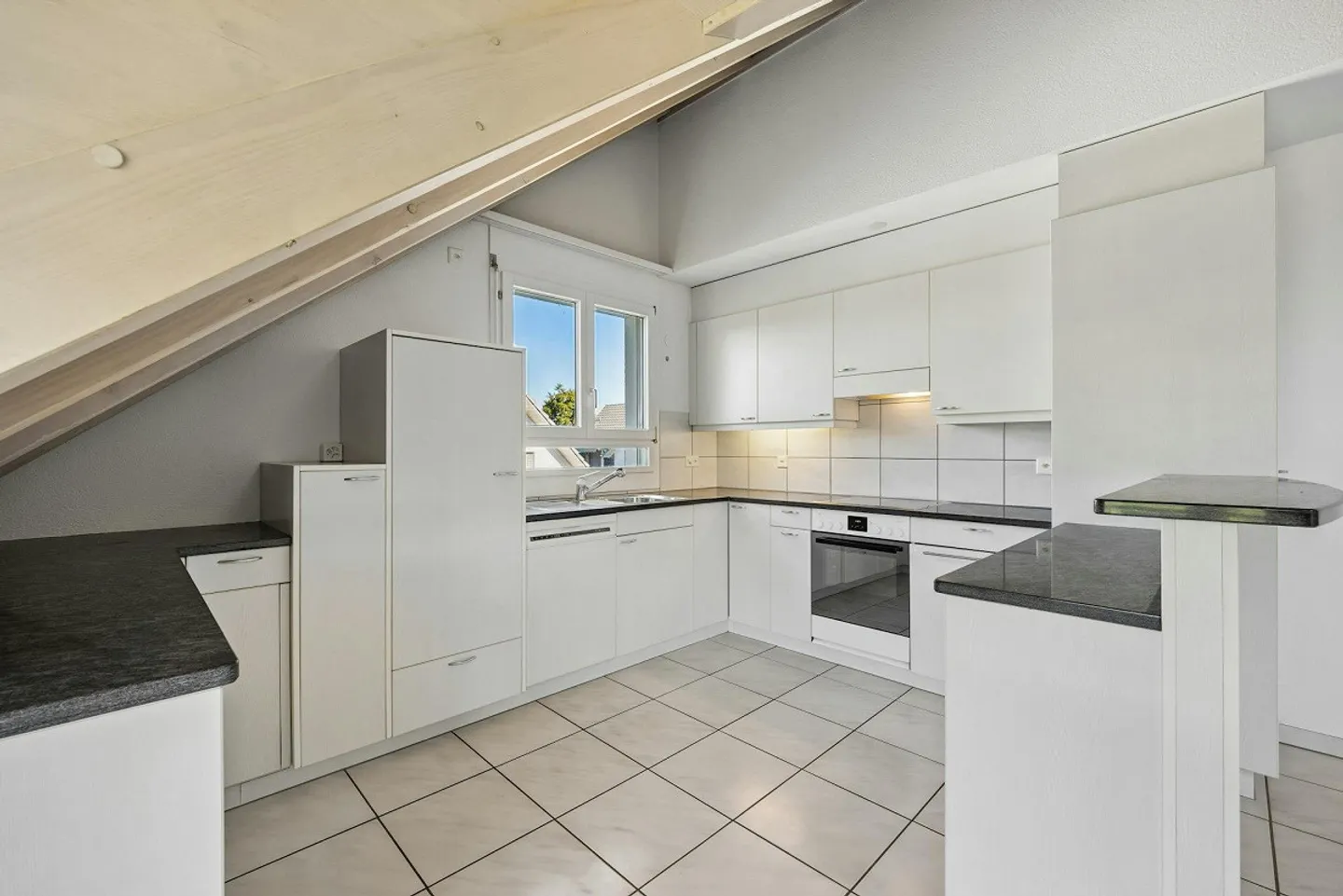 Wohnen mit Weitblick - grosszügige 5.5-Zimmer-Maisonettewohnung mit... - Foto 7 di 13