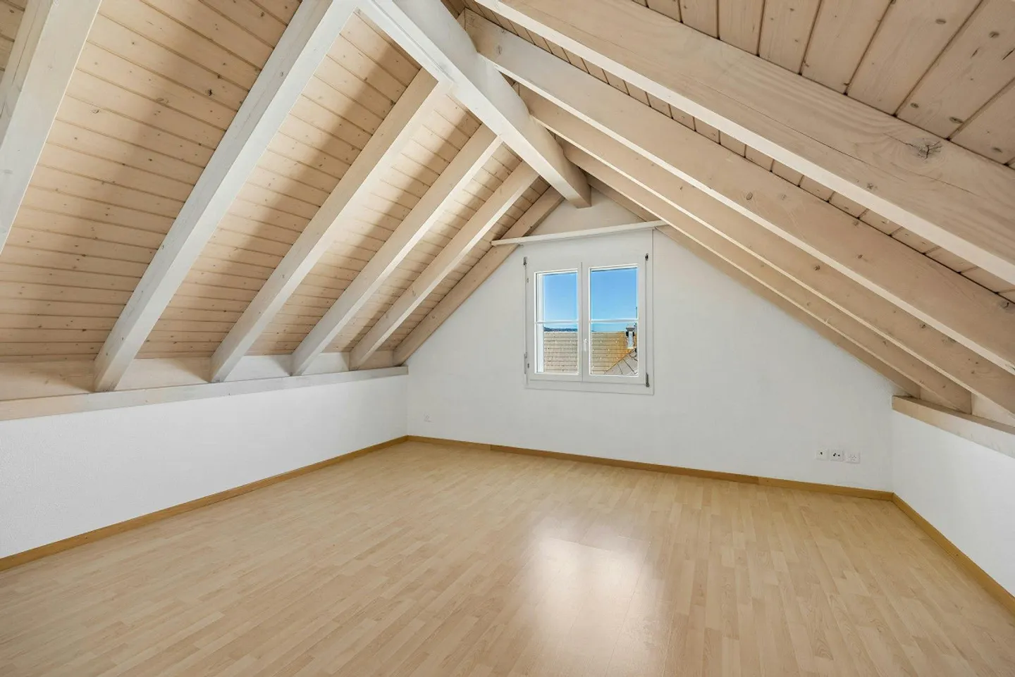 Wohnen mit Weitblick - grosszügige 5.5-Zimmer-Maisonettewohnung mit... - Foto 8 di 13