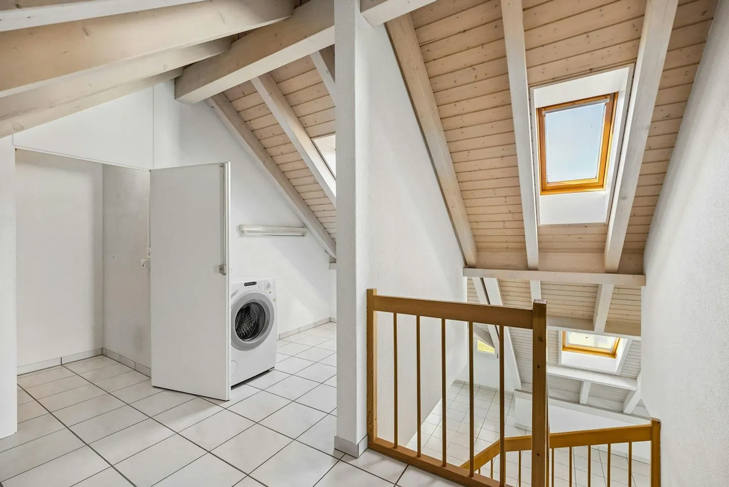 Wohnen mit Weitblick - grosszügige 5.5-Zimmer-Maisonettewohnung mit... - Foto 9 di 13