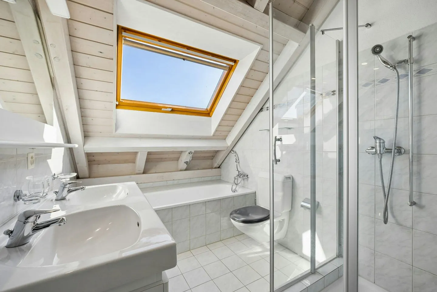 Wohnen mit Weitblick - grosszügige 5.5-Zimmer-Maisonettewohnung mit... - Foto 10 di 13