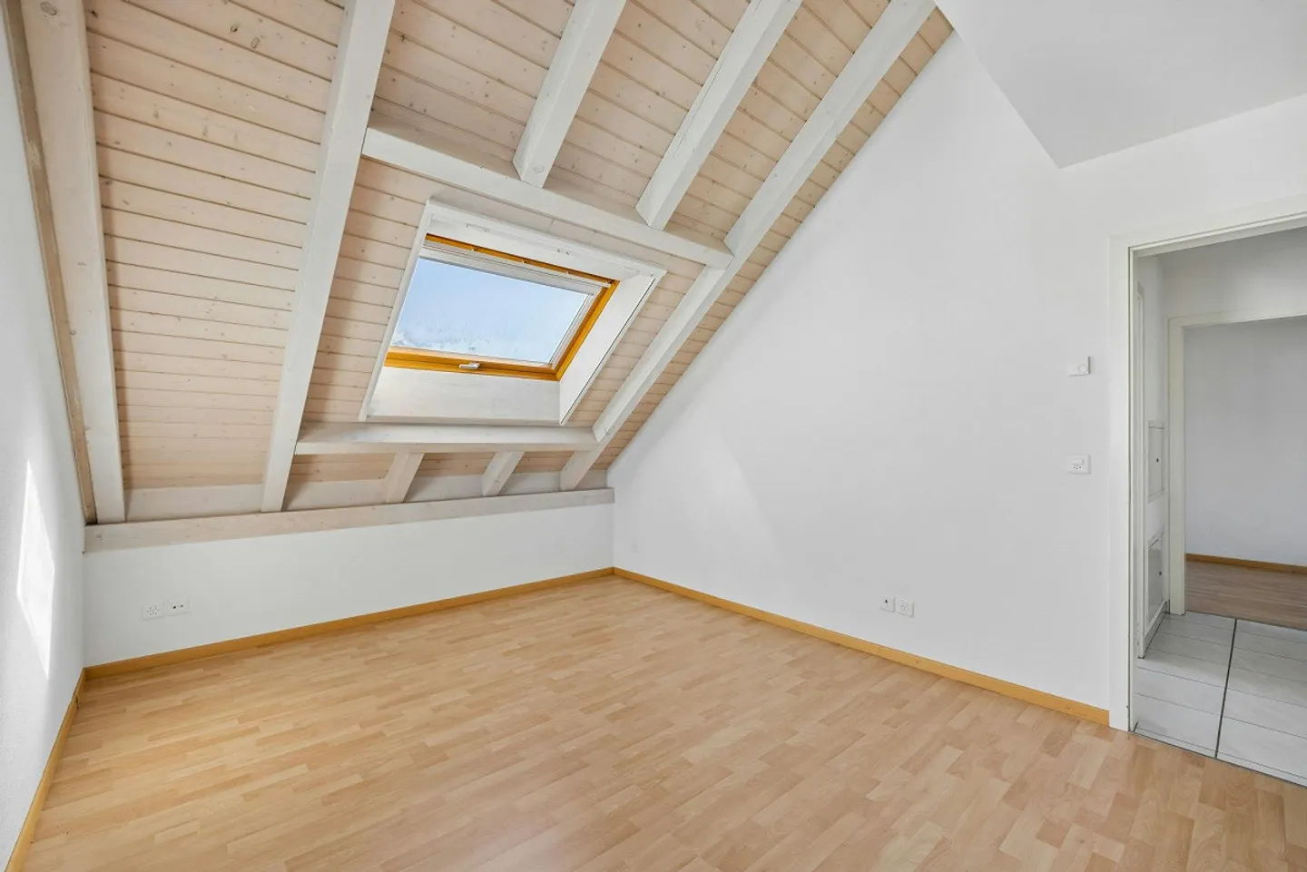 Wohnen mit Weitblick - grosszügige 5.5-Zimmer-Maisonettewohnung mit... - Foto 12 di 13
