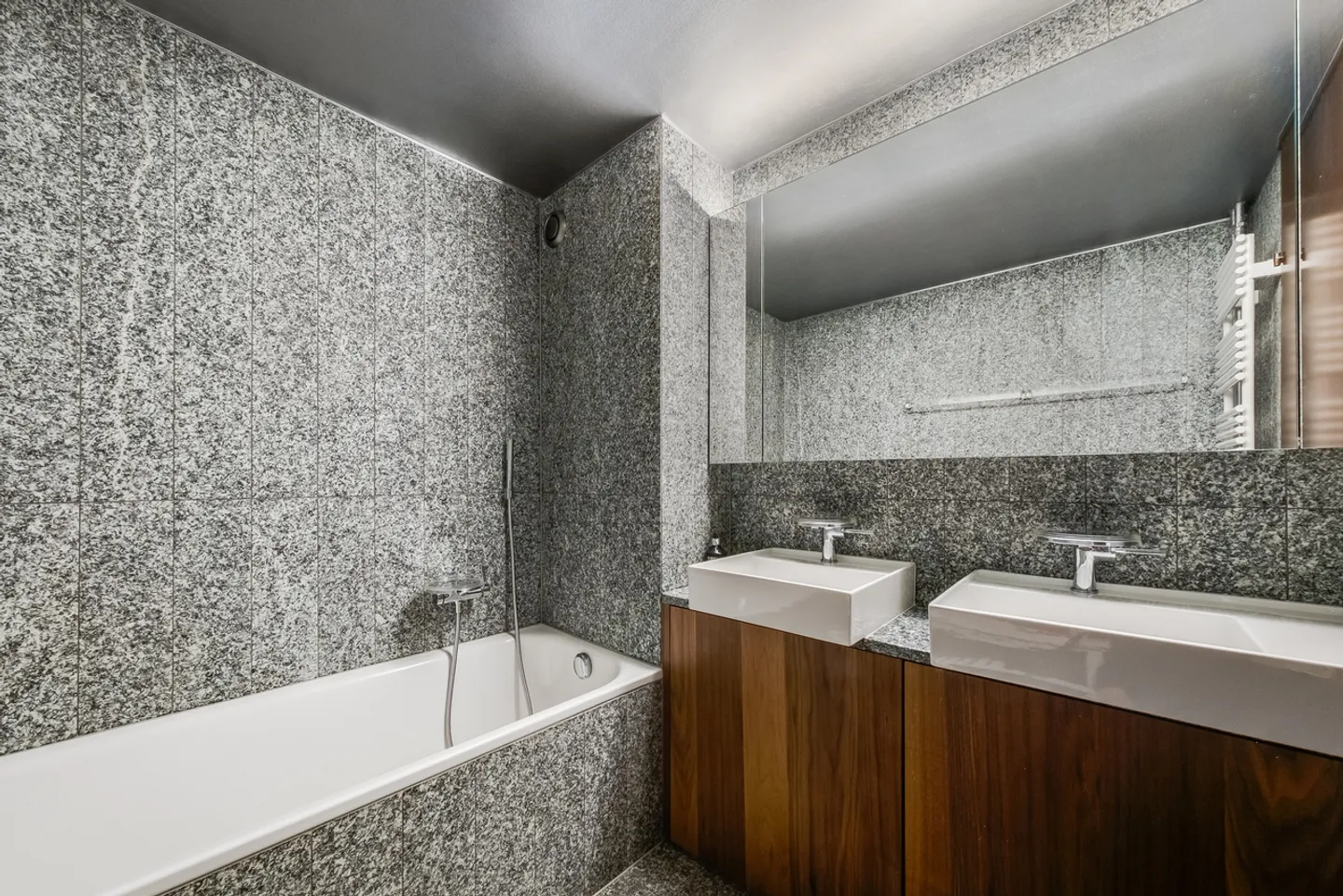 LUXURY APARTMENT - NEAR THE CENTER - PARKING - EXCLUSIVE - Photo 13 of 16
