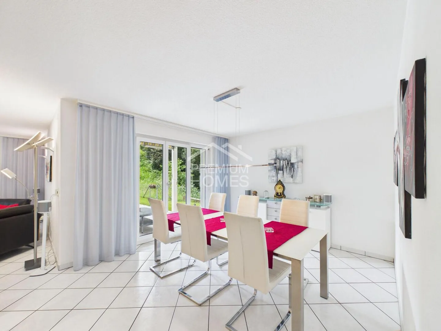Modern Apartment with Garden - Photo 8 of 13