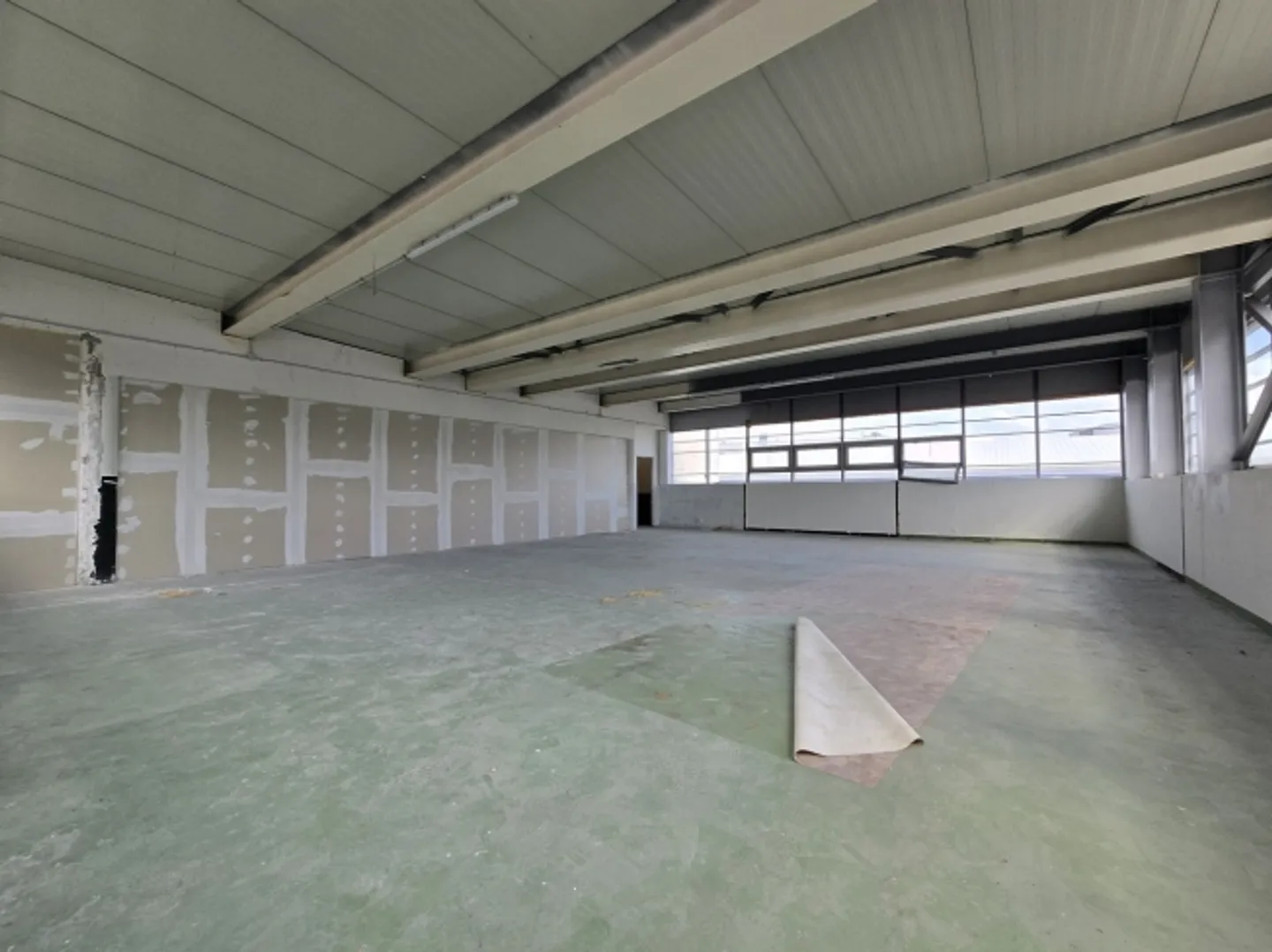 Excellente situation - Atelier / Stockage - 255m² - Crissier - Photo 4 sur 10