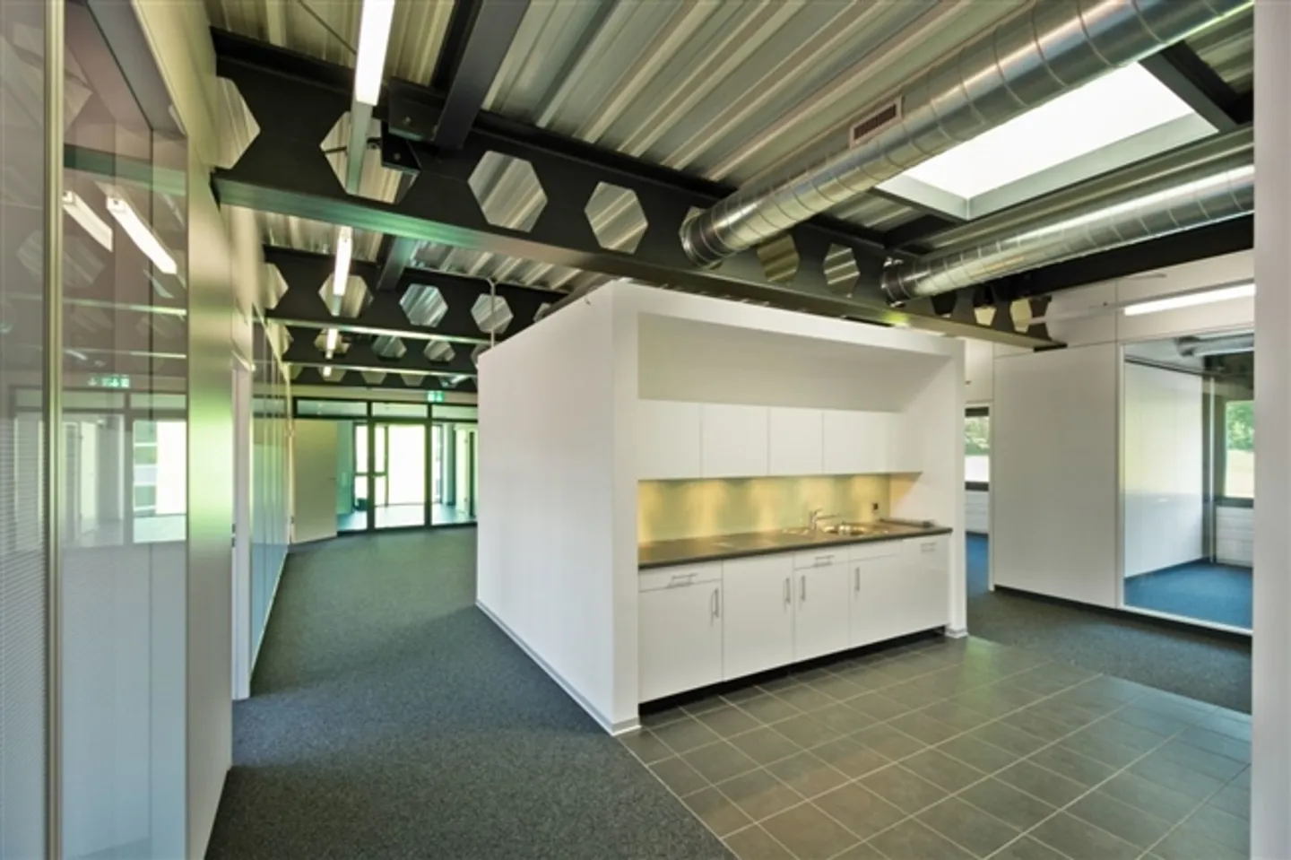 Your new business location with a view of the greenery - Grüngen17 in Bubendorf - Photo 1 of 11