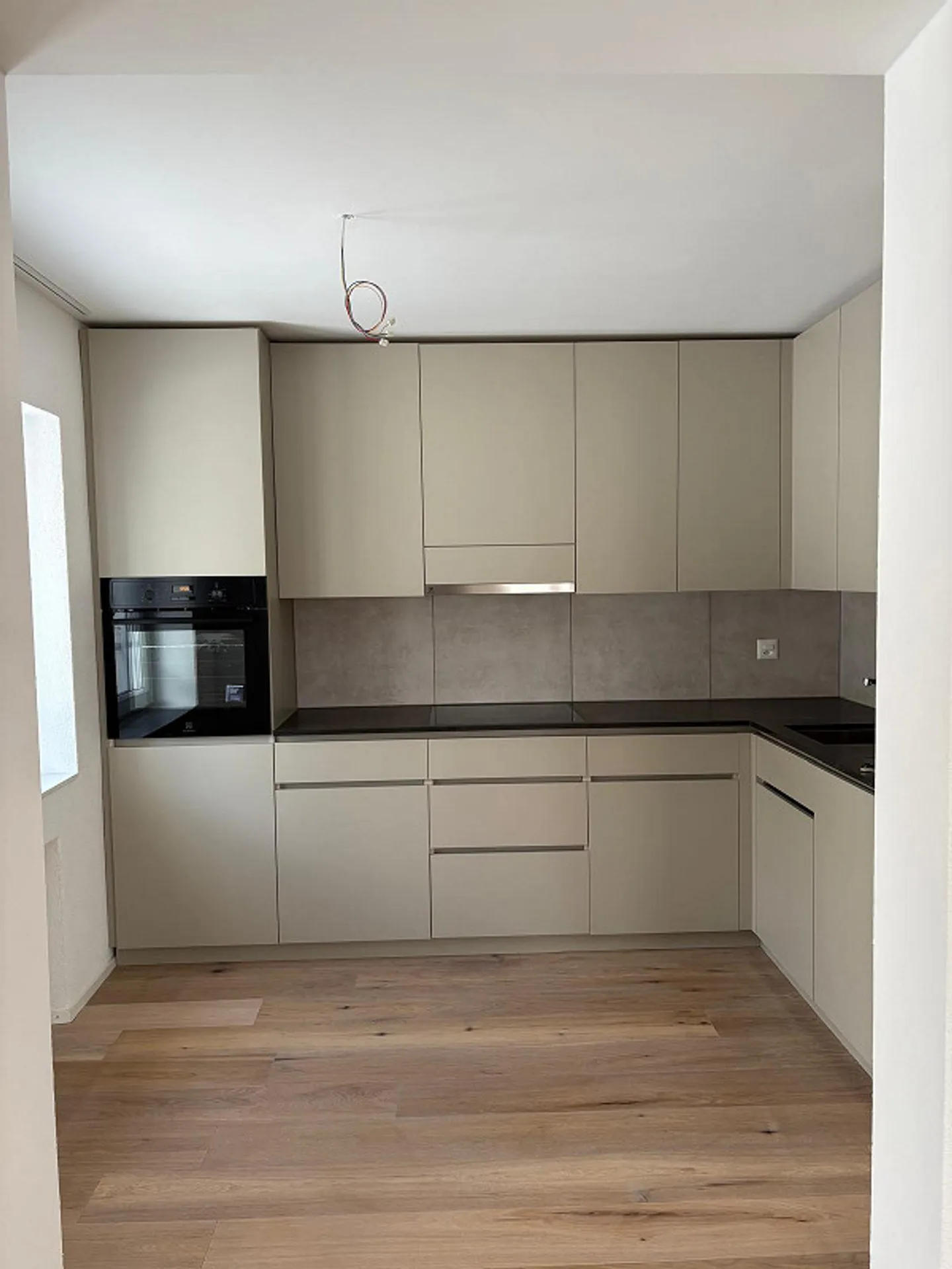 Frisch renovierte 2.5 Zimmerwohnung - Foto 2 von 6